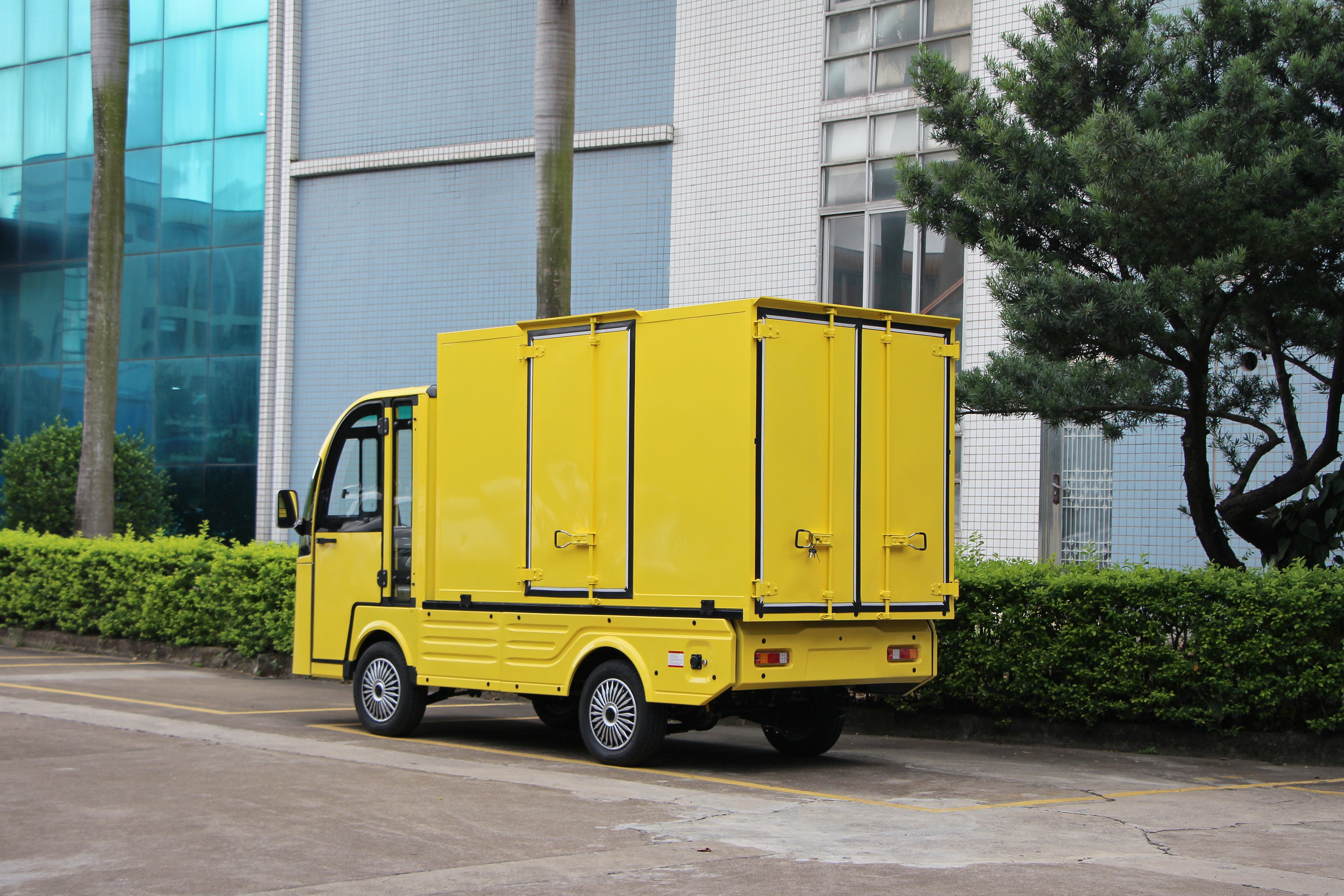 Widerway Cargo Truck 2 Seaters Customizable-LQF1024FM