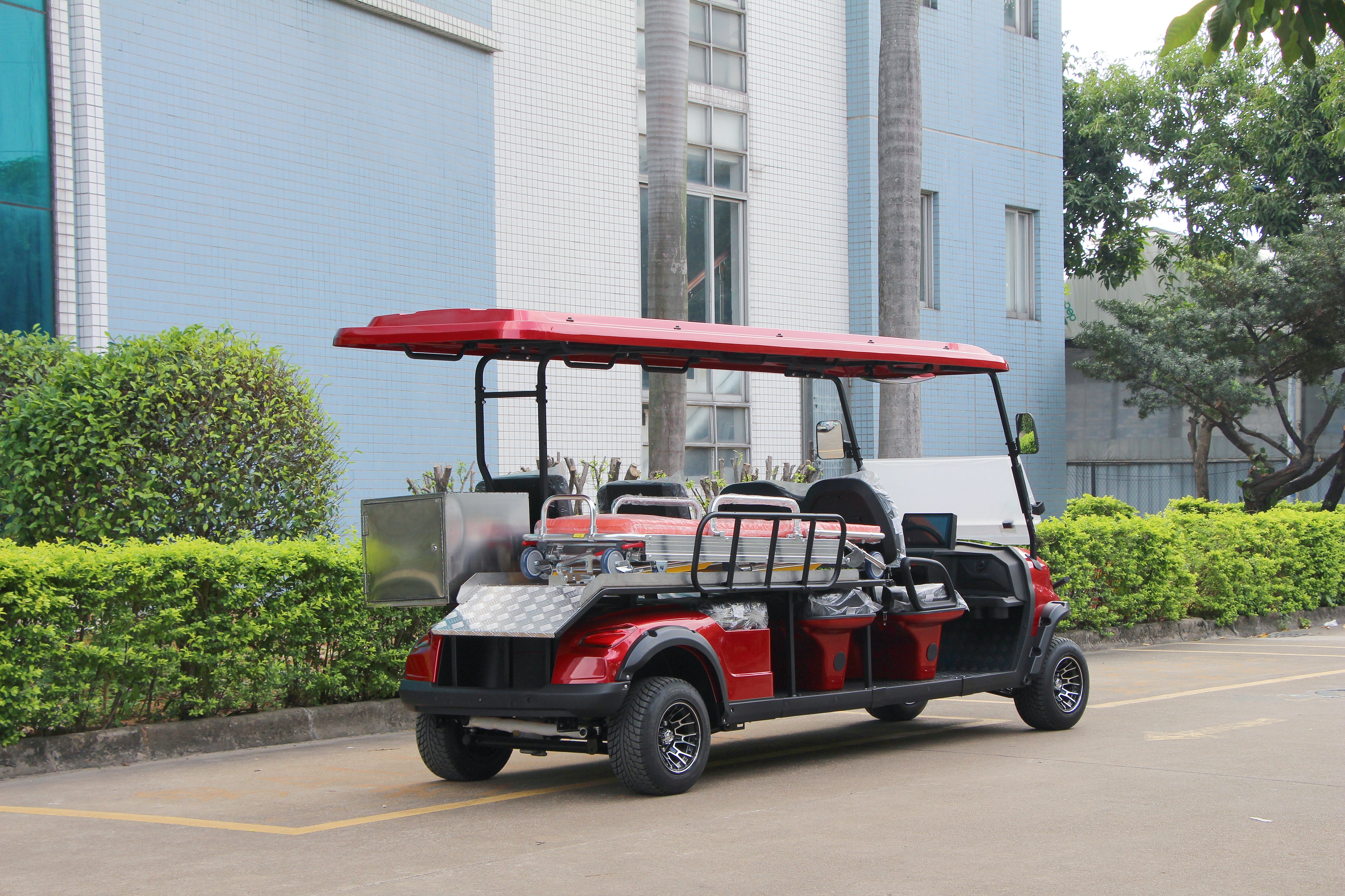 How Far Can the LQS061 Electric Rescue Ambulance Travel? 70km Range with 30km/h Speed