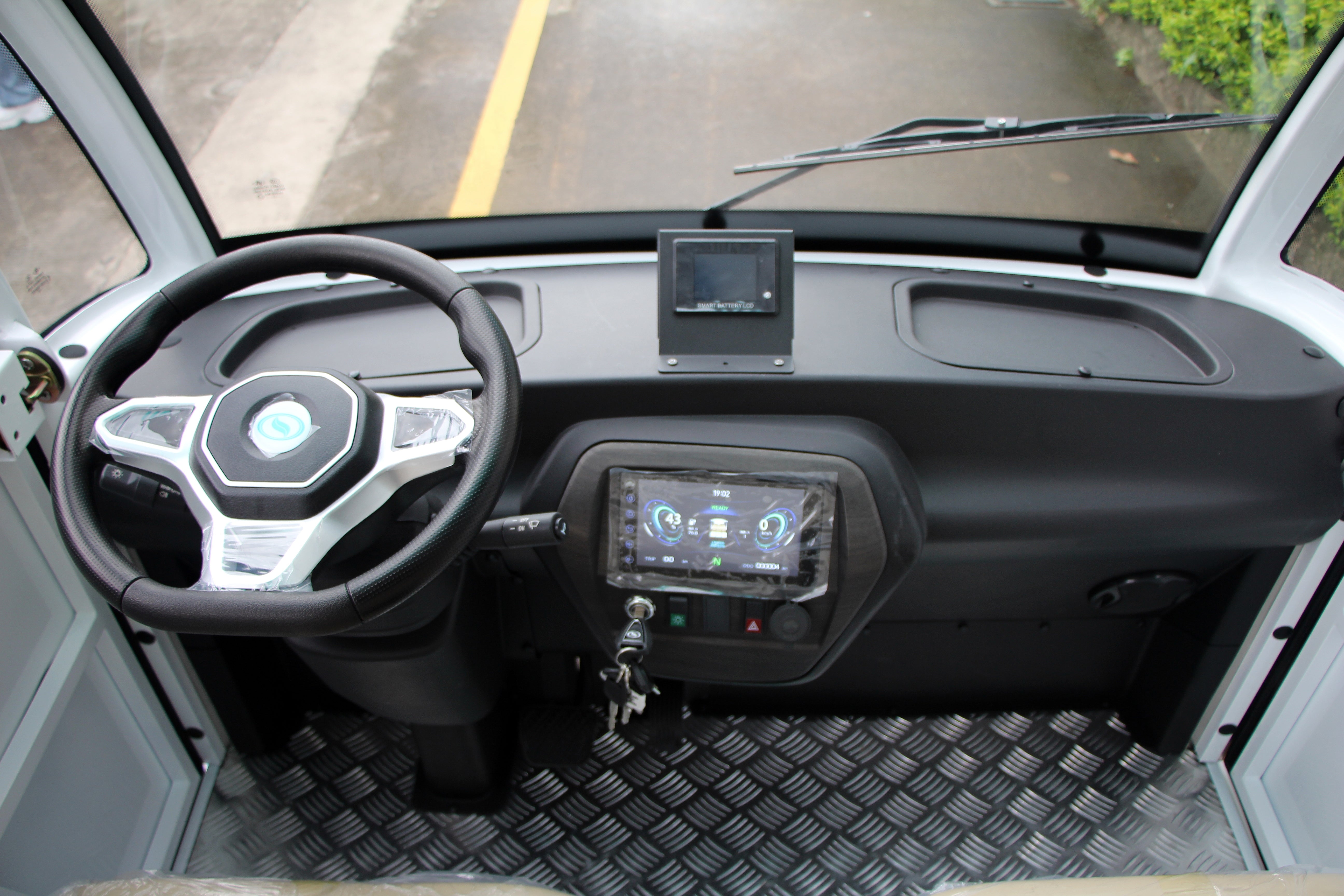 Discover the Widerway D11A sightseeing bus - a spacious big bus designed for city tours. Features high capacity seating and excellent visibility for urban sightseeing routes.