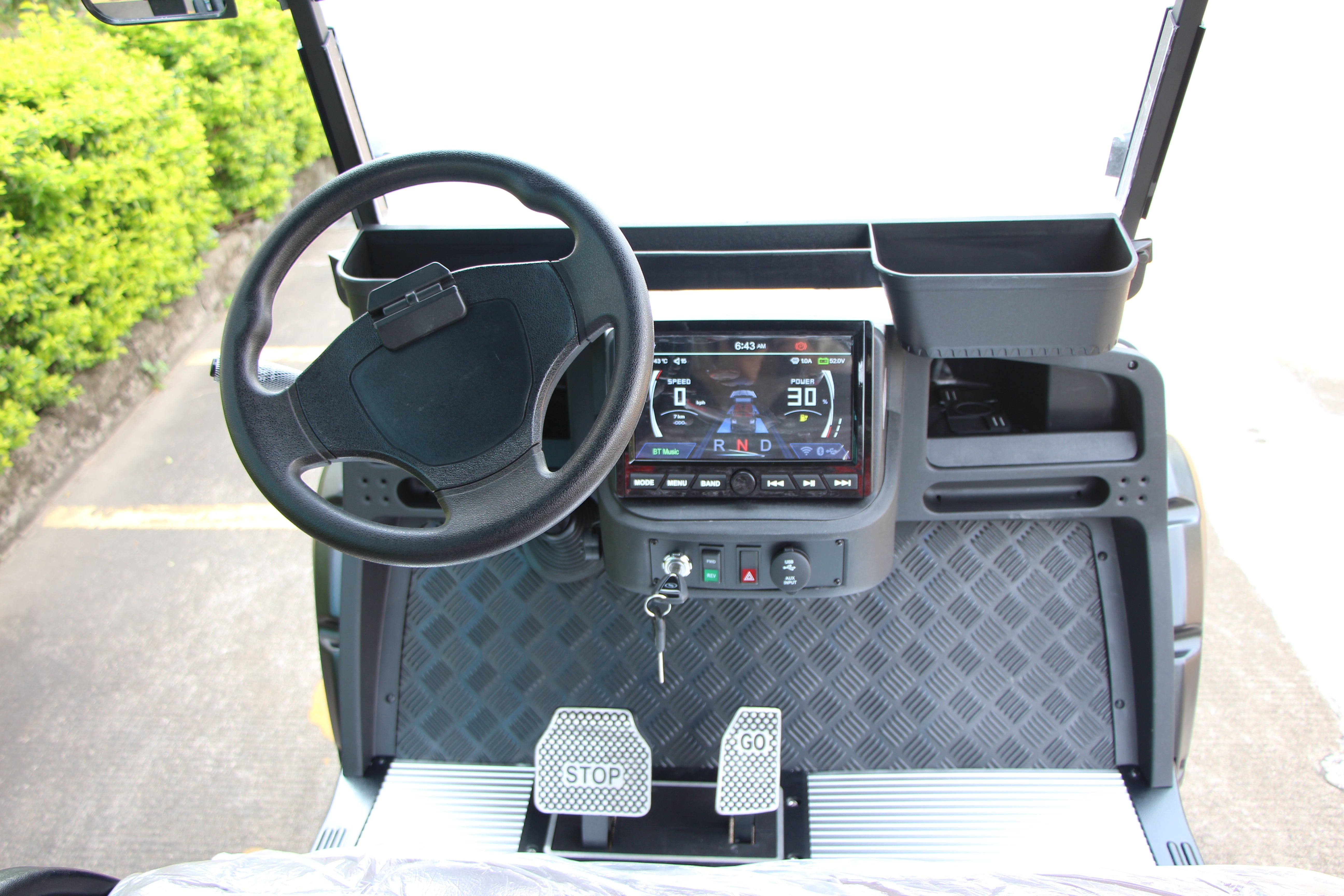 Discover the Widerway LQD020A - a versatile electric golf cart for sale, fully street legal. Perfect for resorts, campuses, and personal use. Explore features & pricing.