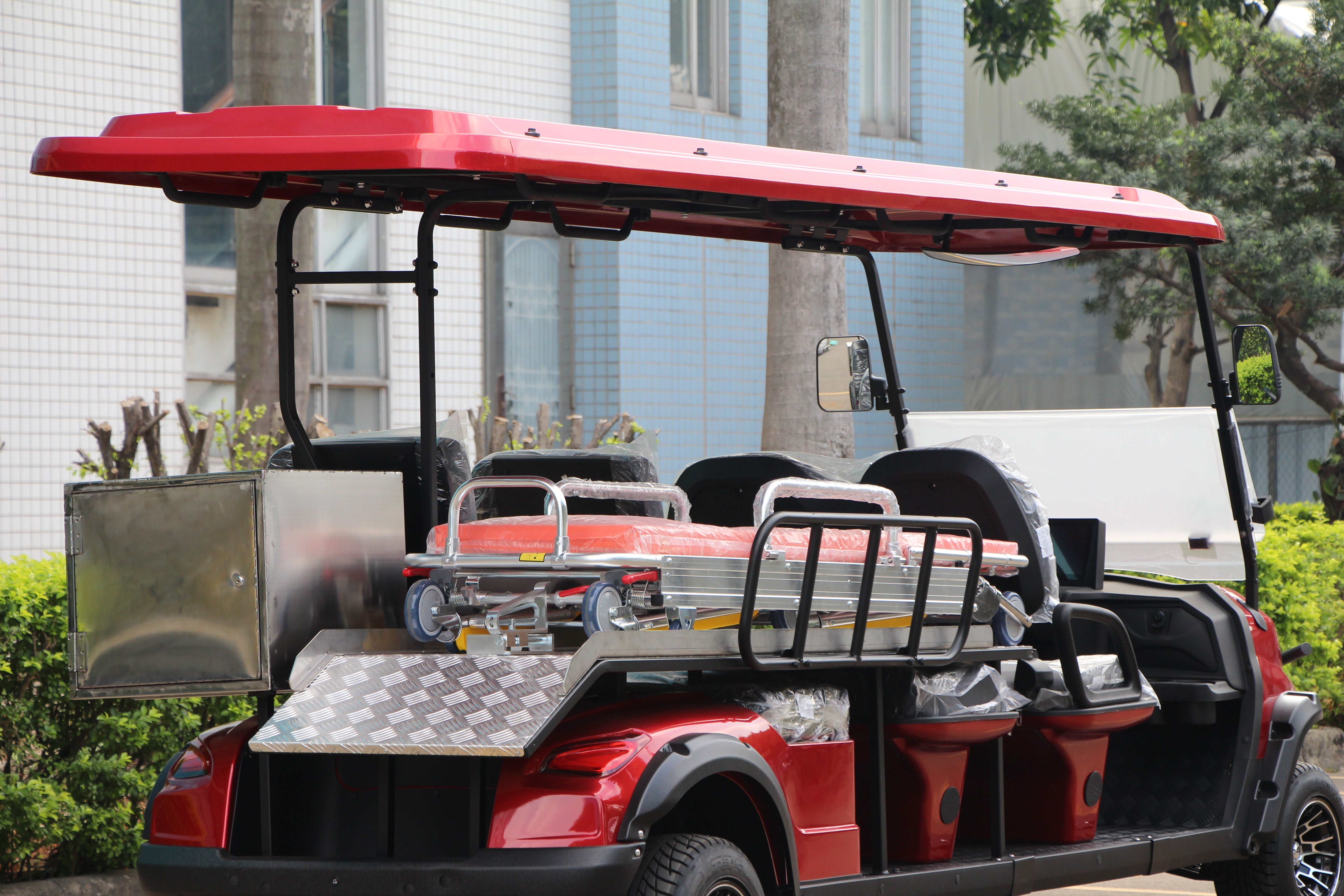 How Far Can the LQS061 Electric Rescue Ambulance Travel? 70km Range with 30km/h Speed