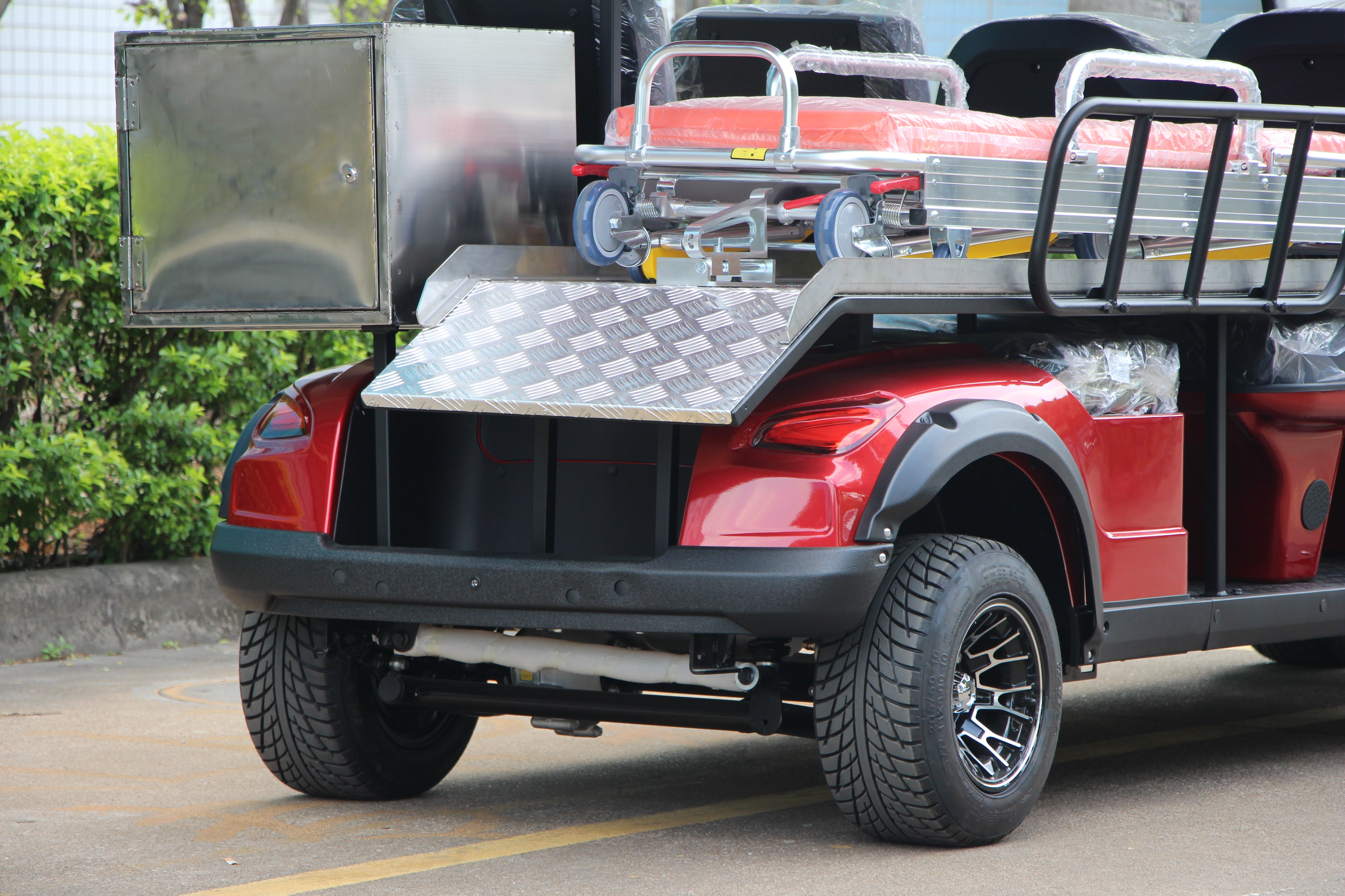 How Far Can the LQS061 Electric Rescue Ambulance Travel? 70km Range with 30km/h Speed