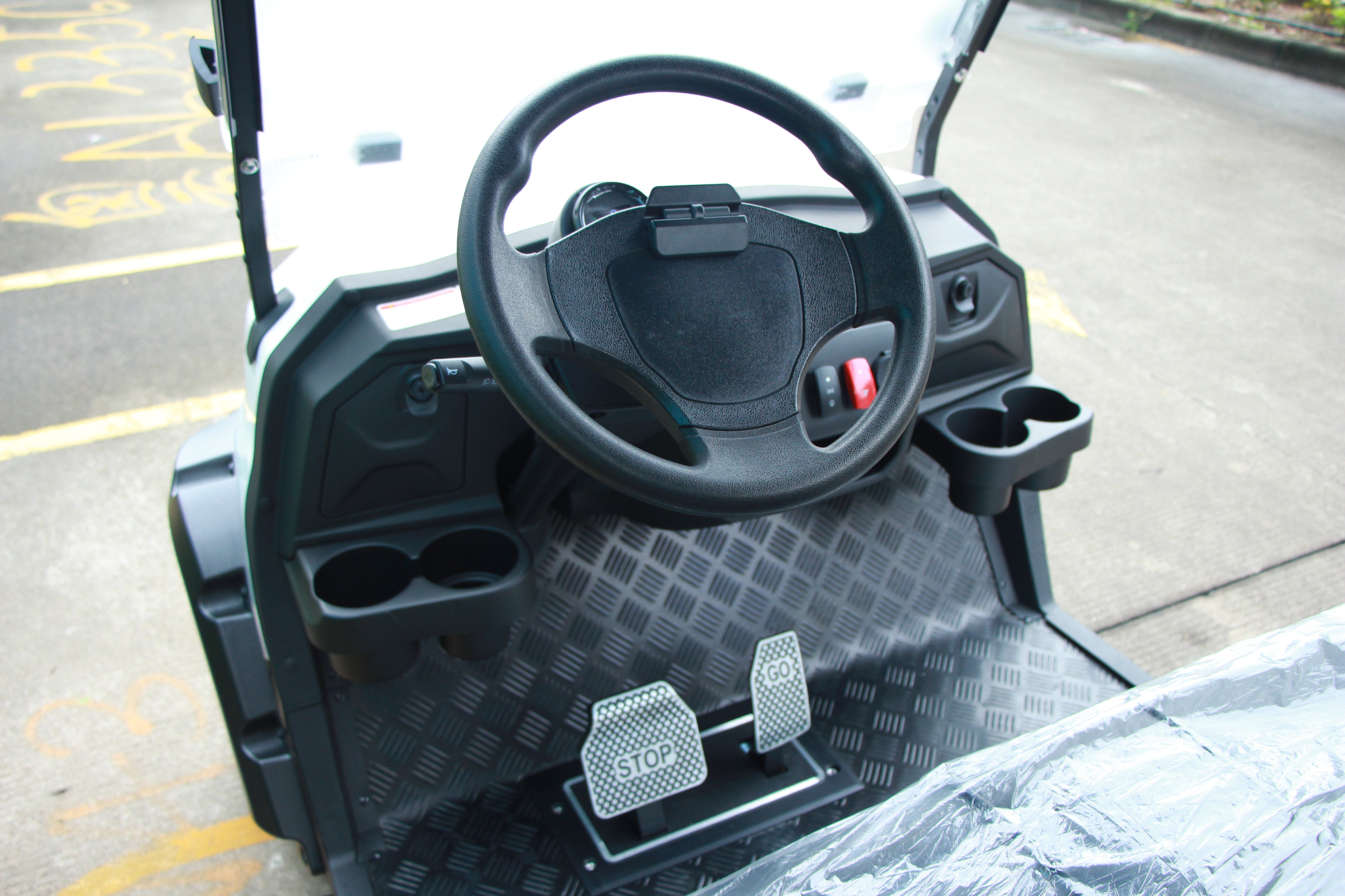 Discover the Widerway LQS021 2 seater golf cart - an electric, street legal vehicle perfect for personal use and small spaces. Explore its compact design and reliable performance.