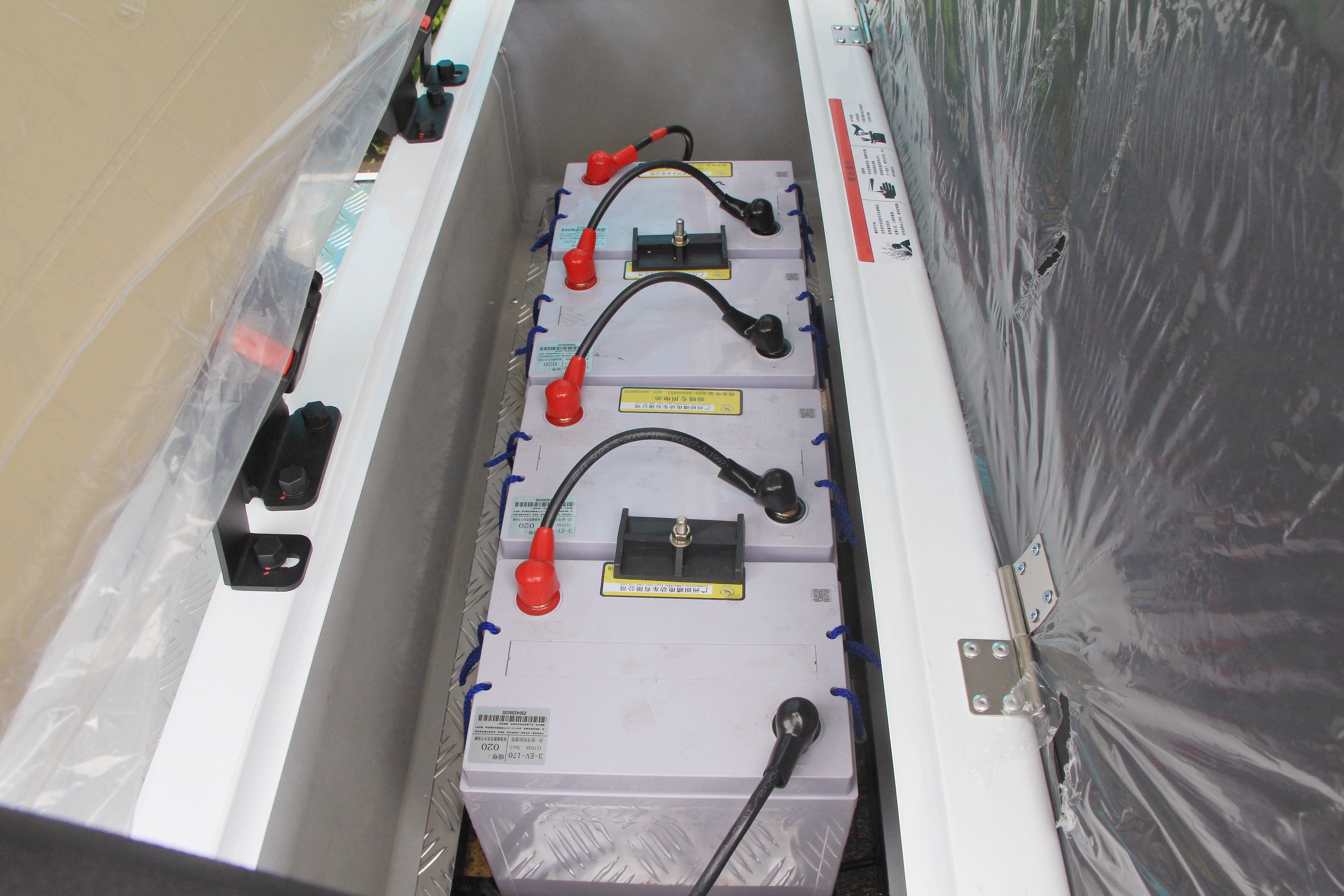 Explore the Widerway D14A+3F extended big bus, specifically designed for city sightseeing operations. Offers additional seating capacity while maintaining excellent maneuverability in urban environments.