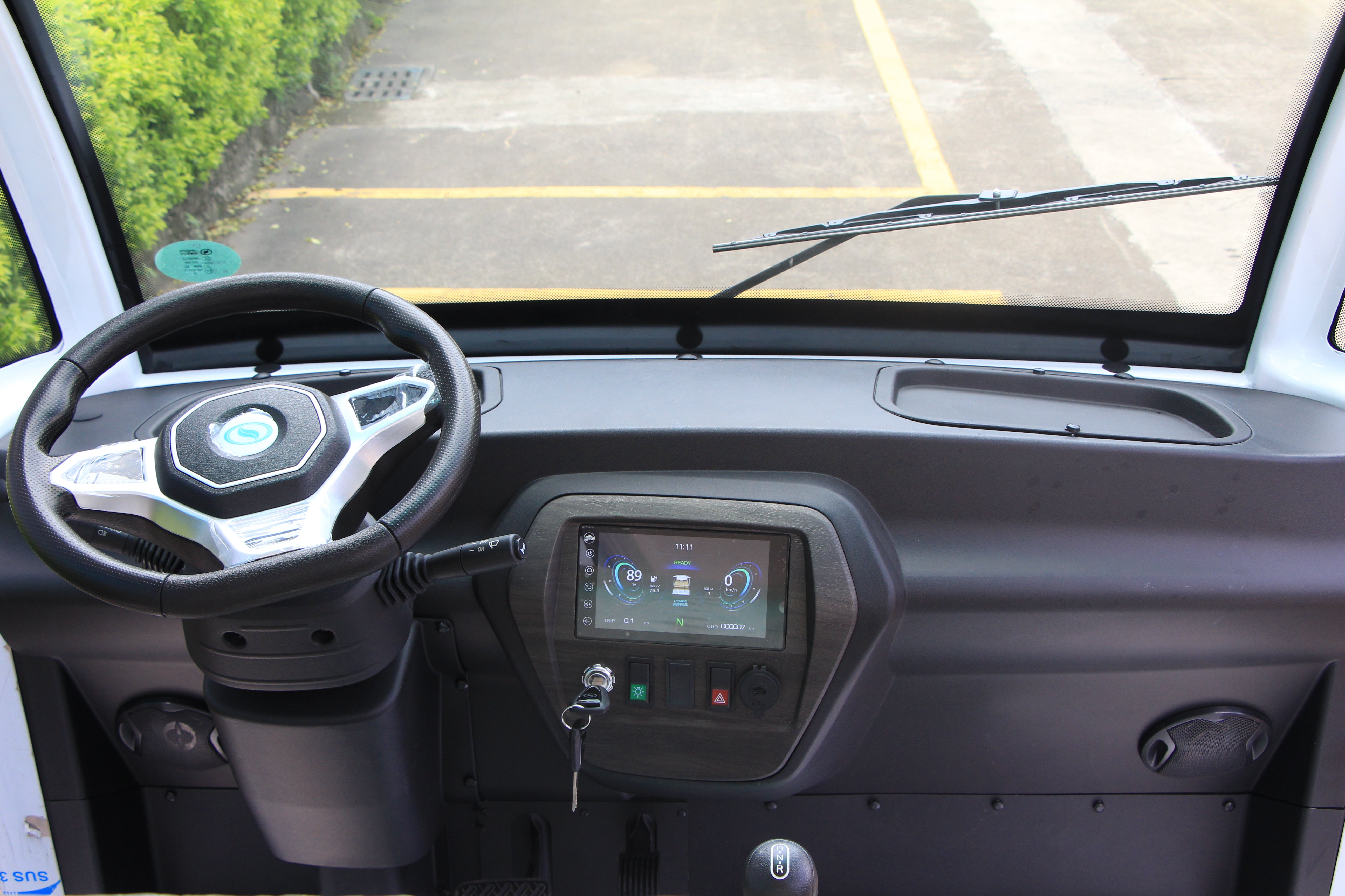 Discover the Widerway D14A+3F extended sightseeing bus - featuring enhanced passenger capacity and superior comfort for city tours. This big bus delivers reliable performance on urban sightseeing routes.