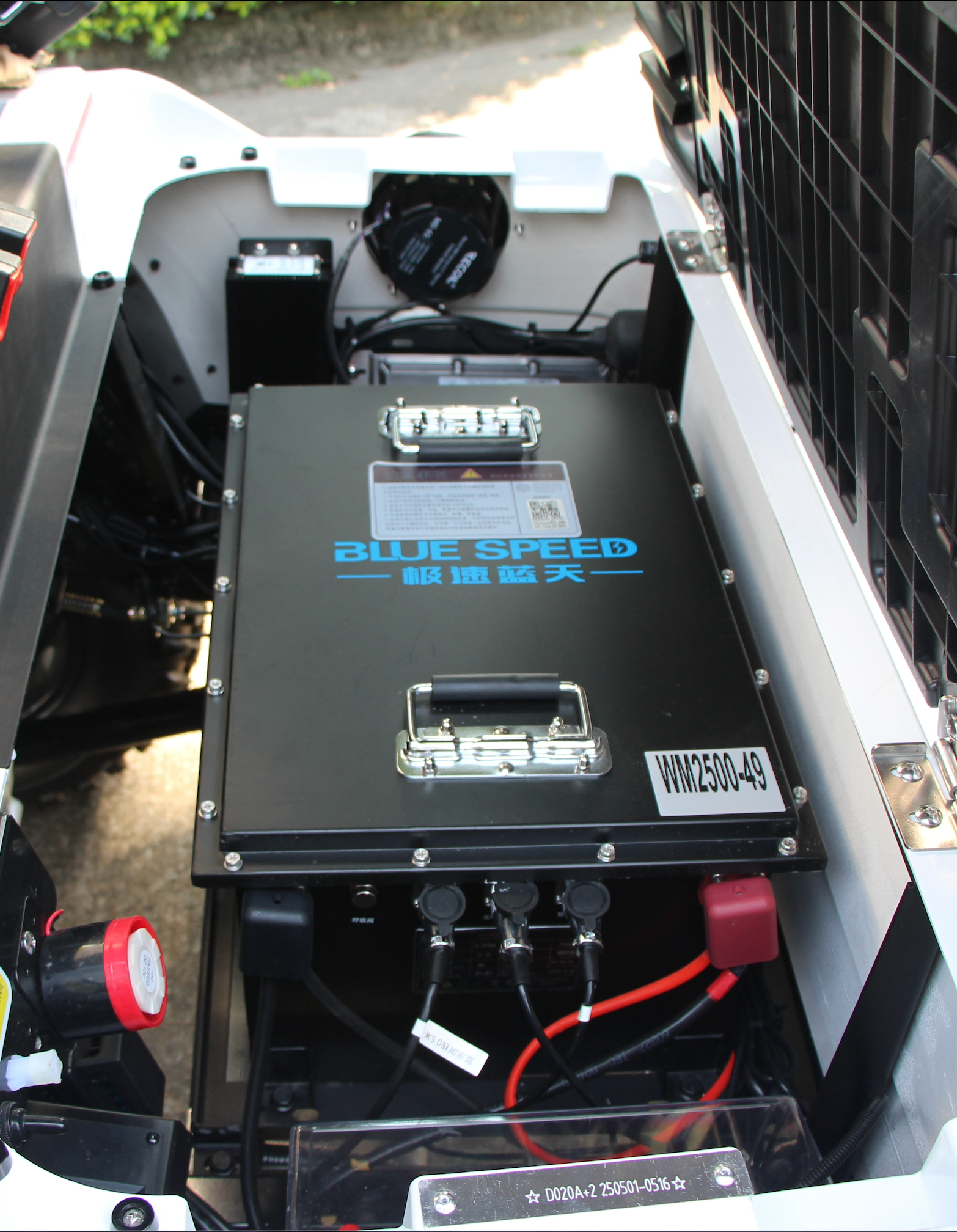 Experience the Widerway LQD020A street legal golf cart. Electric-powered, eco-friendly, and perfect for various terrain. Learn about its advanced features today.