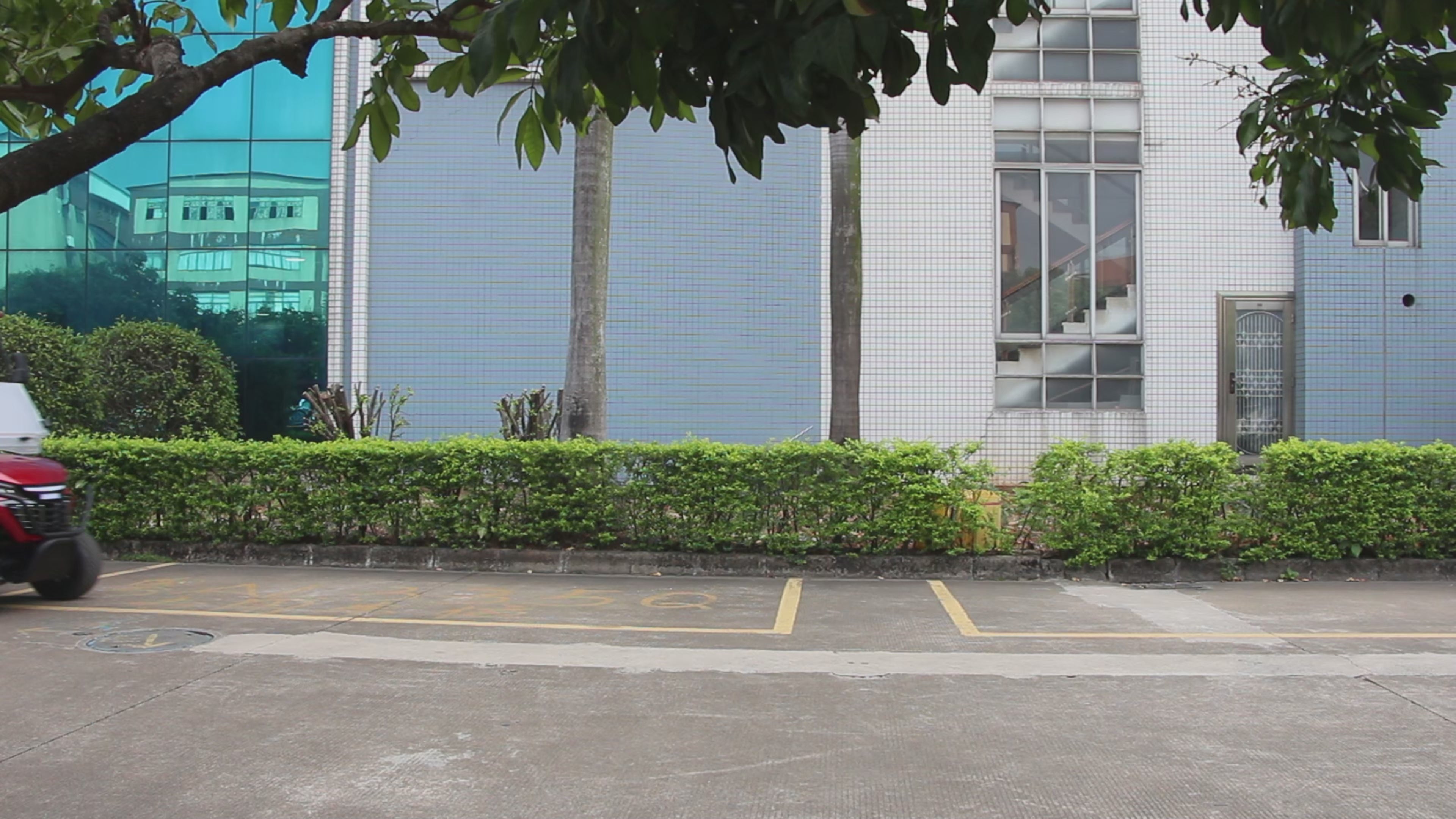 How Far Can the LQS061 Electric Rescue Ambulance Travel? 70km Range with 30km/h Speed